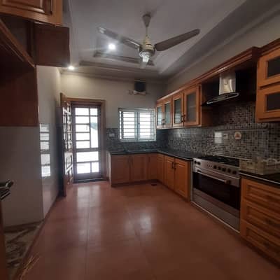 Get In Touch Now To Buy A House In G-13/2 Islamabad