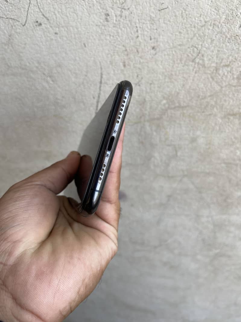 iPhone XS Max 4