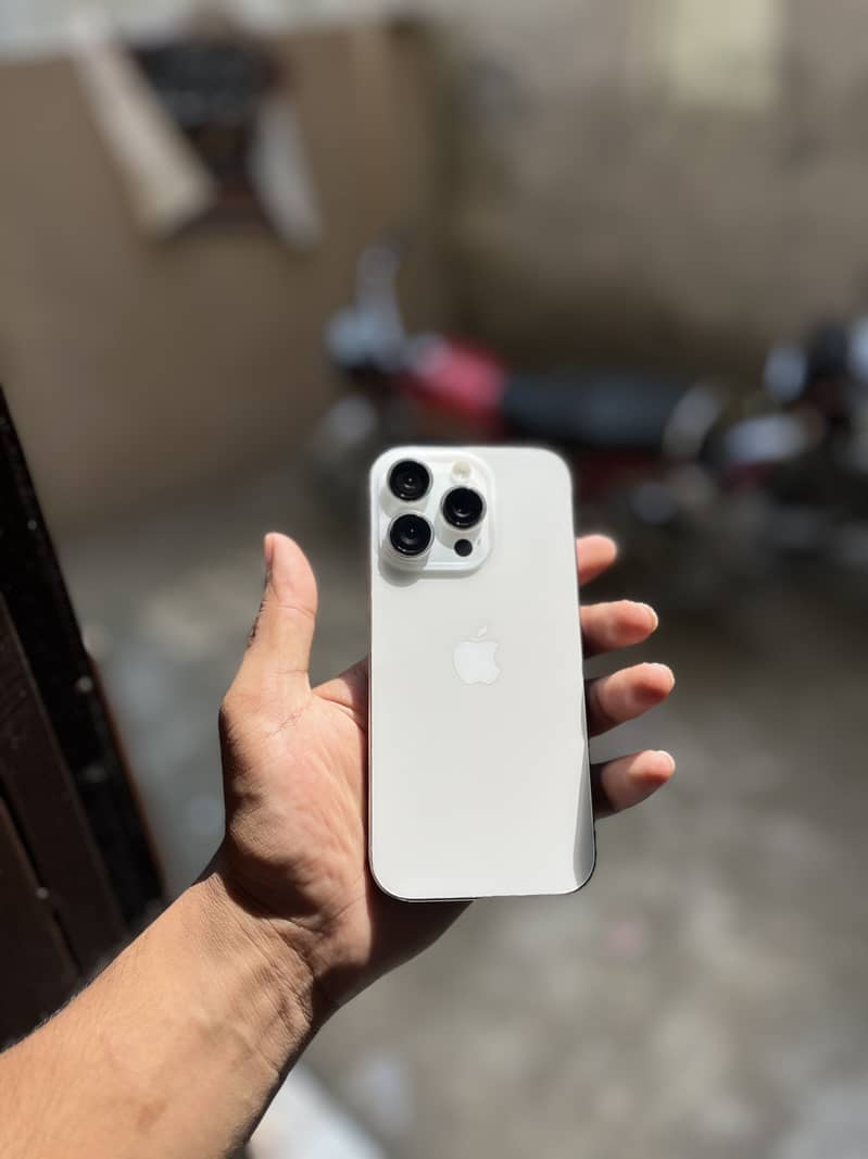 iPhone 16 Pro 3
