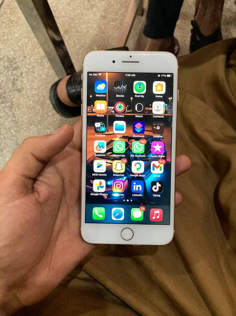 Apple iPhone 8 Plus 1