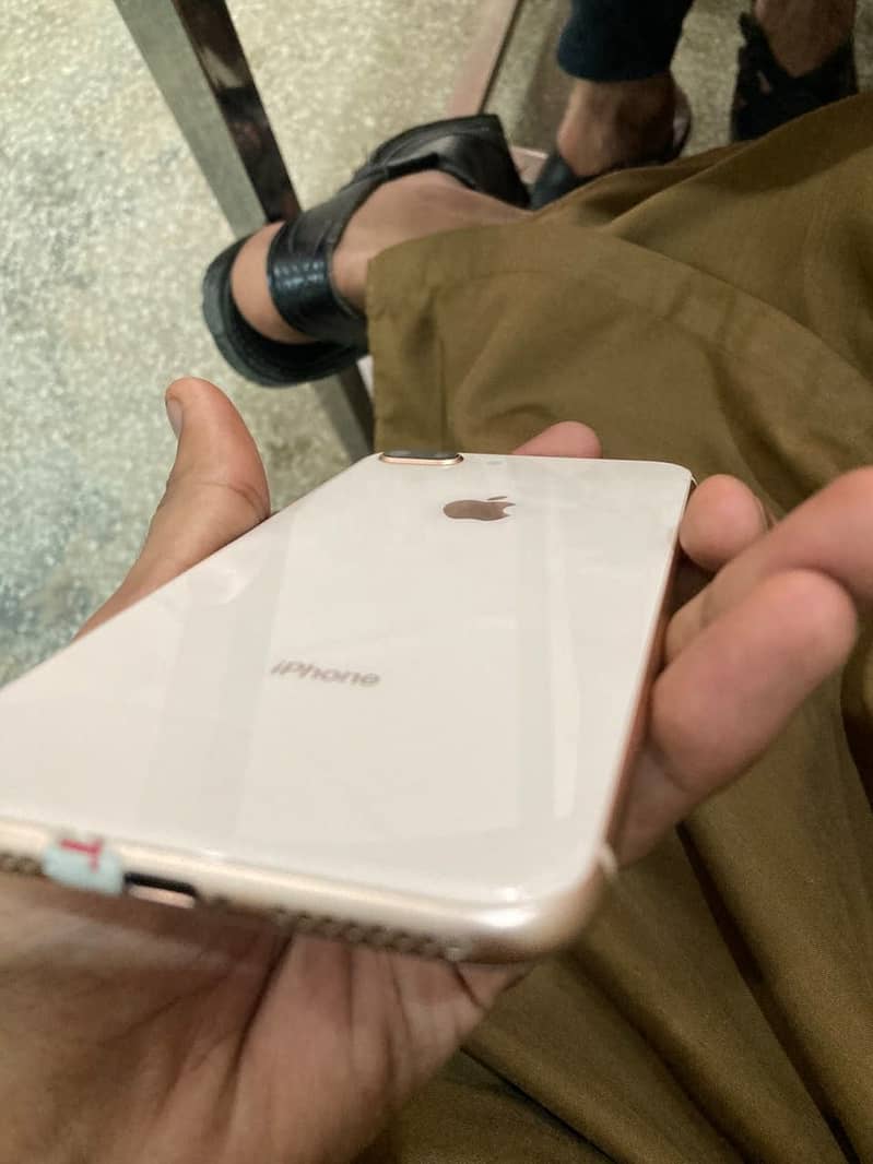 Apple iPhone 8 Plus 5