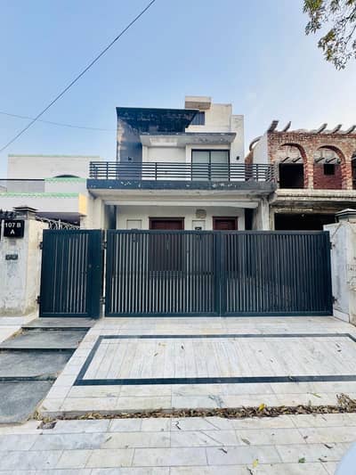 Slightly Used 10 Marla 4 Bedroom House for Sale in Lake City Meadows F Block | Prime Location