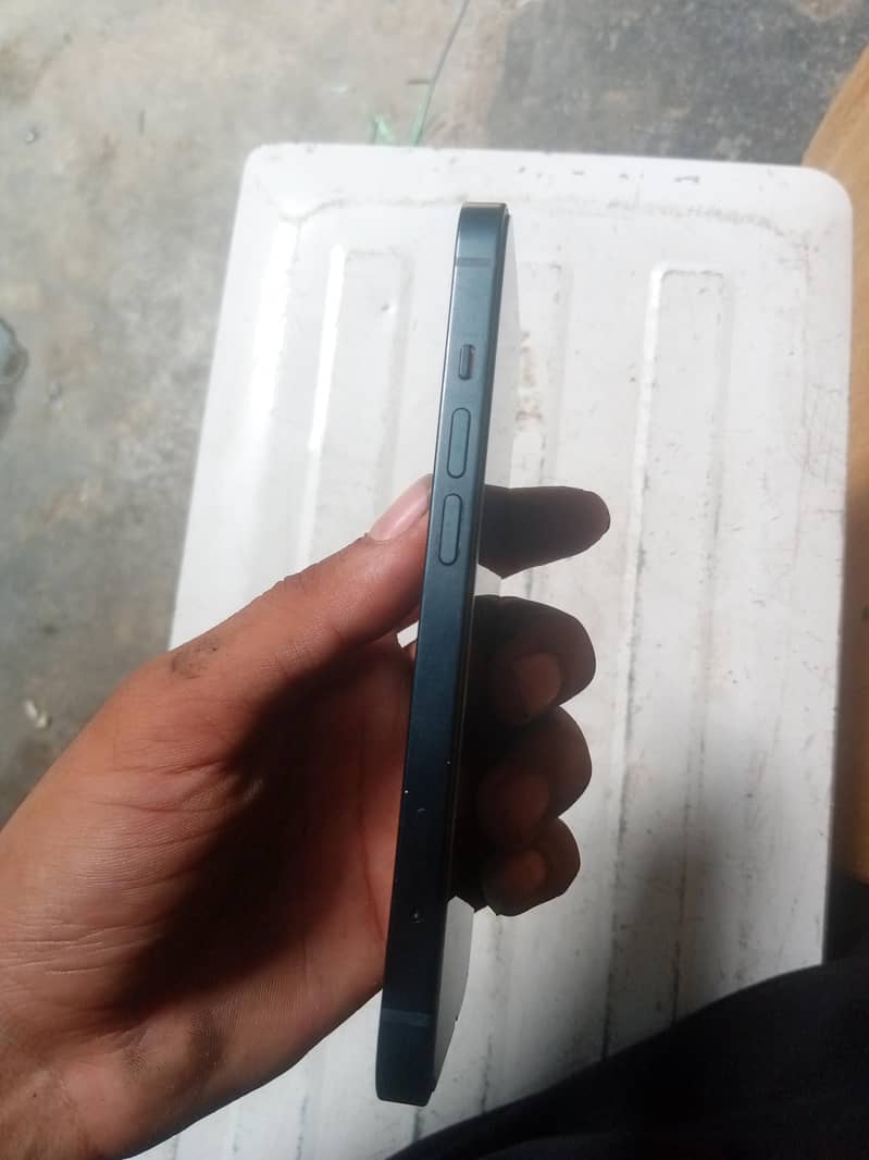 Apple iPhone 13 2
