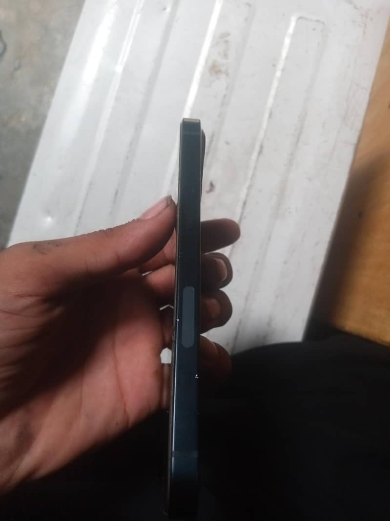 Apple iPhone 13 4