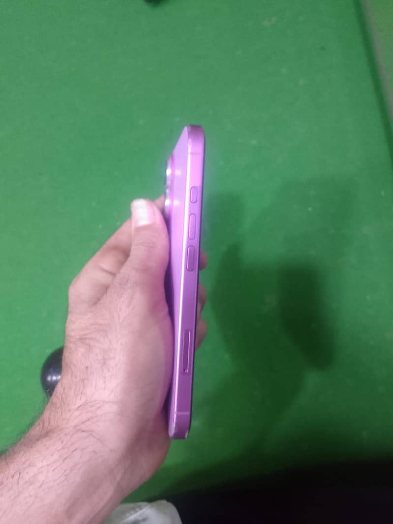 Apple iPhone 16 2