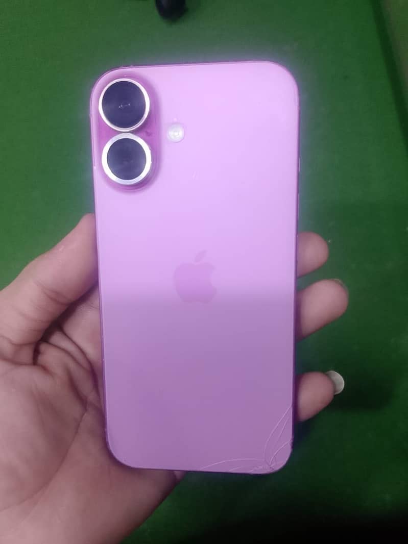 Apple iPhone 16 3