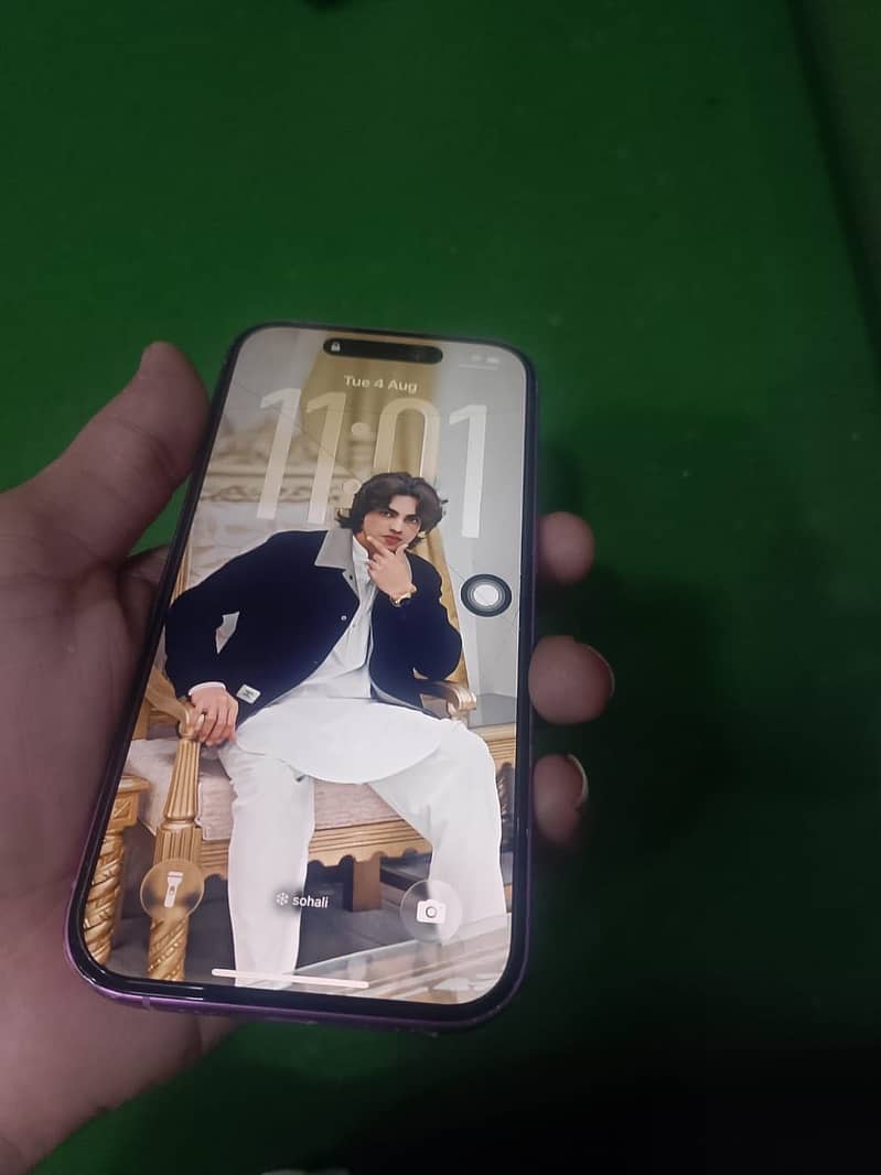 Apple iPhone 16 4