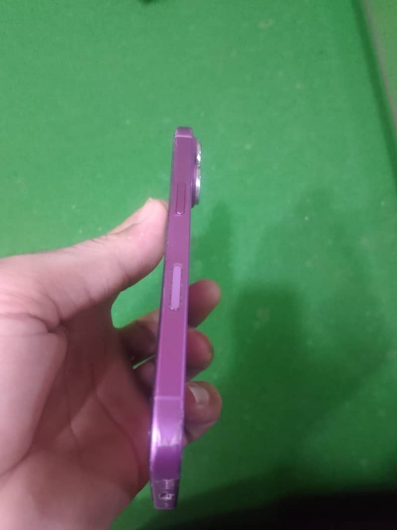 Apple iPhone 16 5