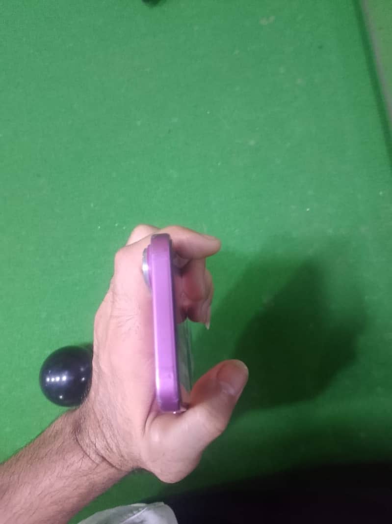 Apple iPhone 16 6
