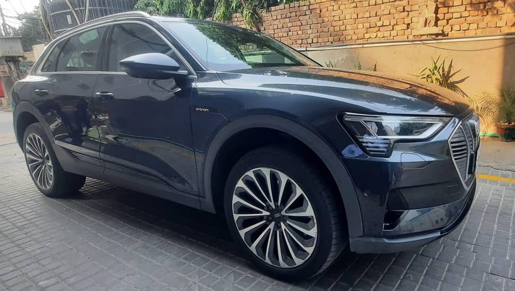 Audi E-Tron 50 1