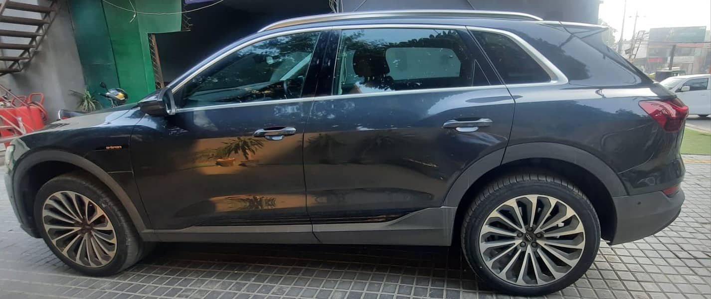 Audi E-Tron 50 2