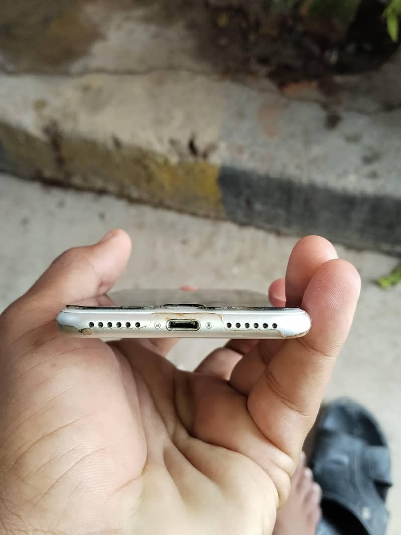 Apple iPhone 8 3