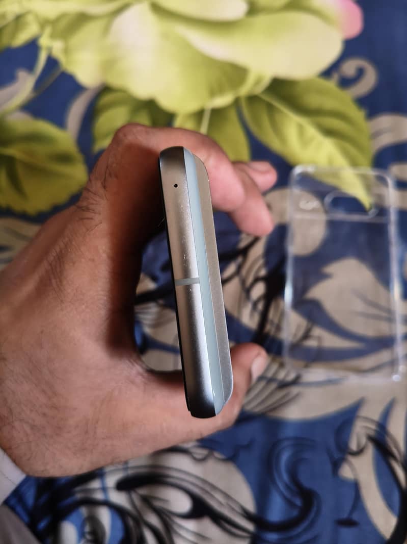 Google Pixel 8 3