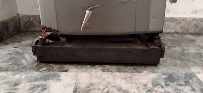 urgent fridge for sale excellent condition of cooling. only whatsapp cl