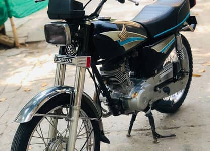 Honda 125 urgent for sale number 03, 09, 66, 98,137