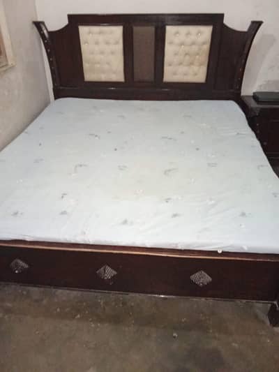 used furniture for selling. acha paidar h