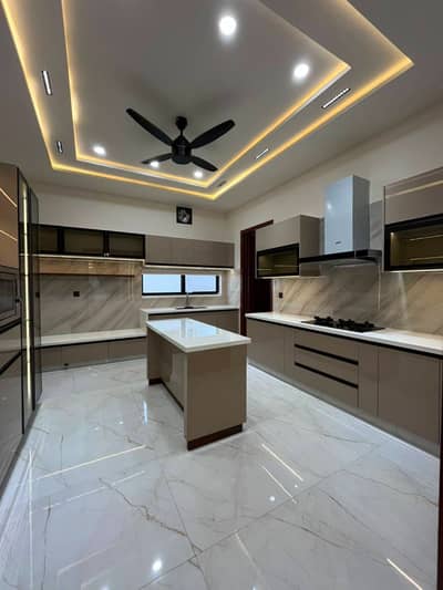 10 Marla Upper Portion Option Available For Rent Bahria Town Lahore