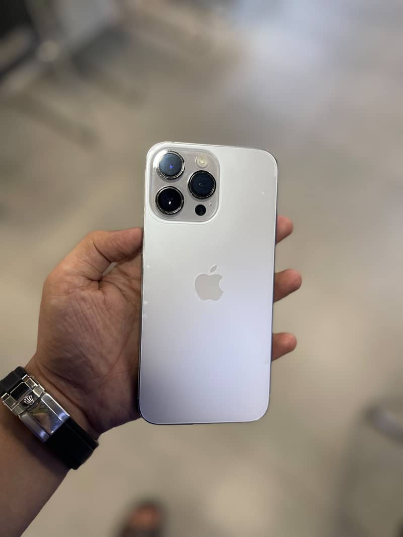 Apple iPhone 14 Pro Max 1