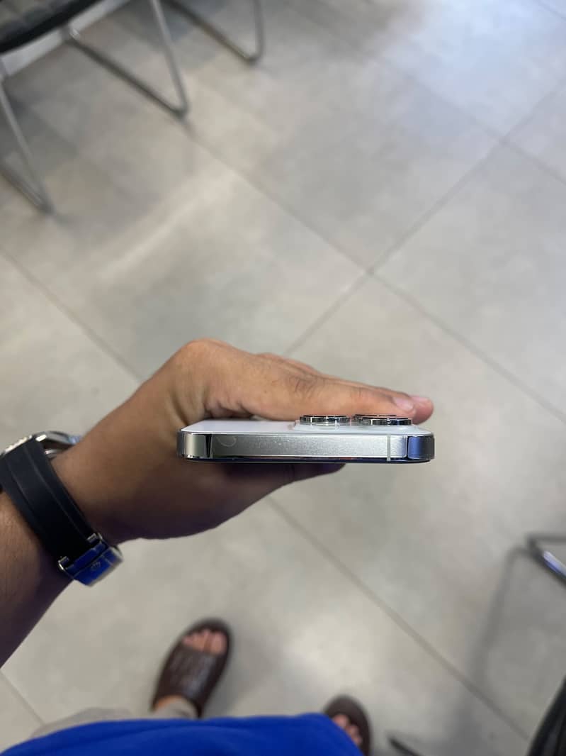 Apple iPhone 14 Pro Max 4