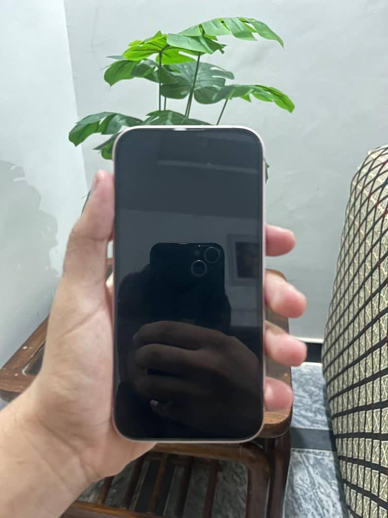 Apple iPhone 15 4
