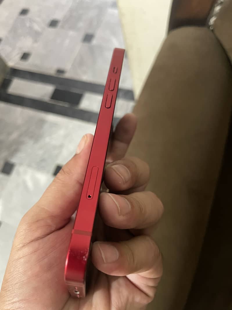 Apple iPhone 13 5