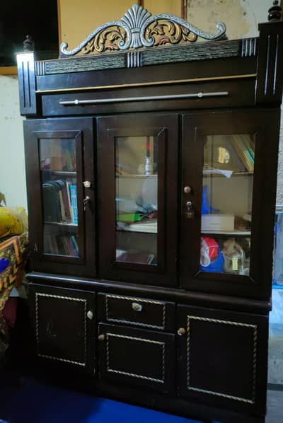 Only serious buyer total saman h furniture just polish ker lay Bax