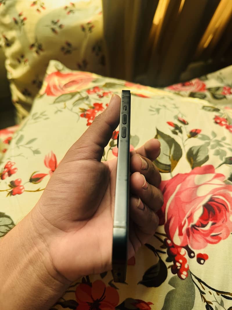 Apple iPhone 14 3