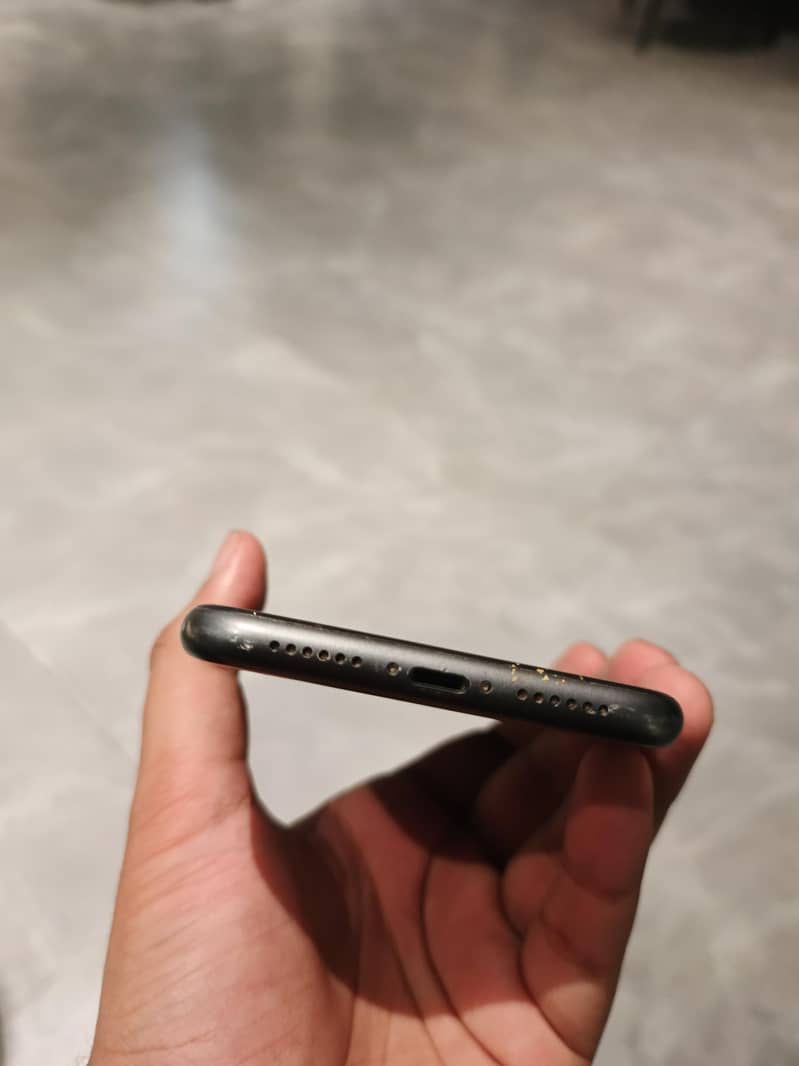 Apple iPhone 11 3