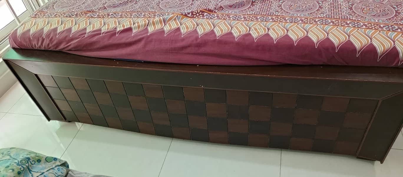 King size bed 1
