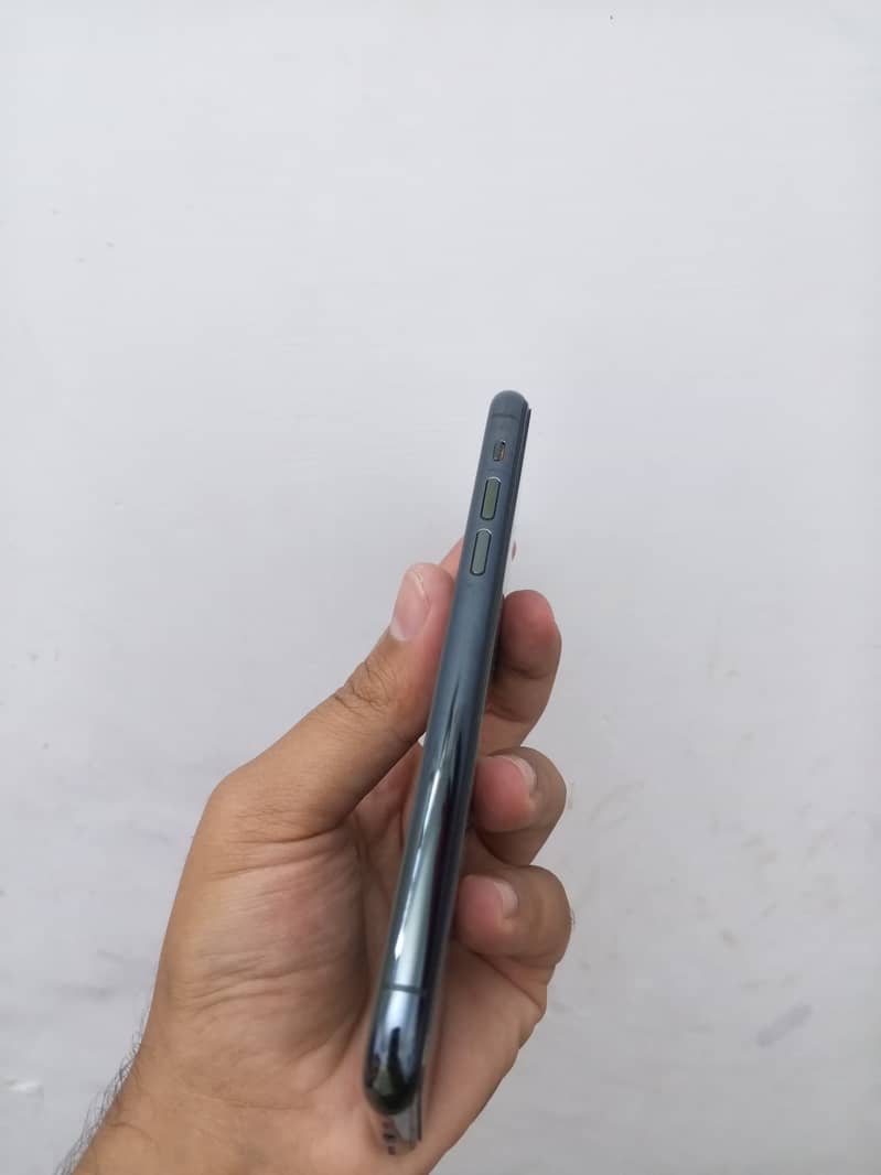 Apple iPhone 11 Pro 1