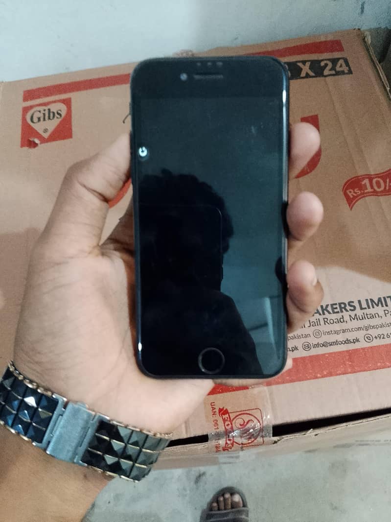 Apple iPhone 7 1