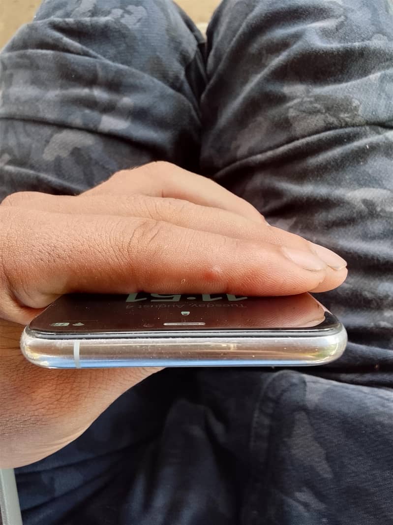 iPhone XS 6