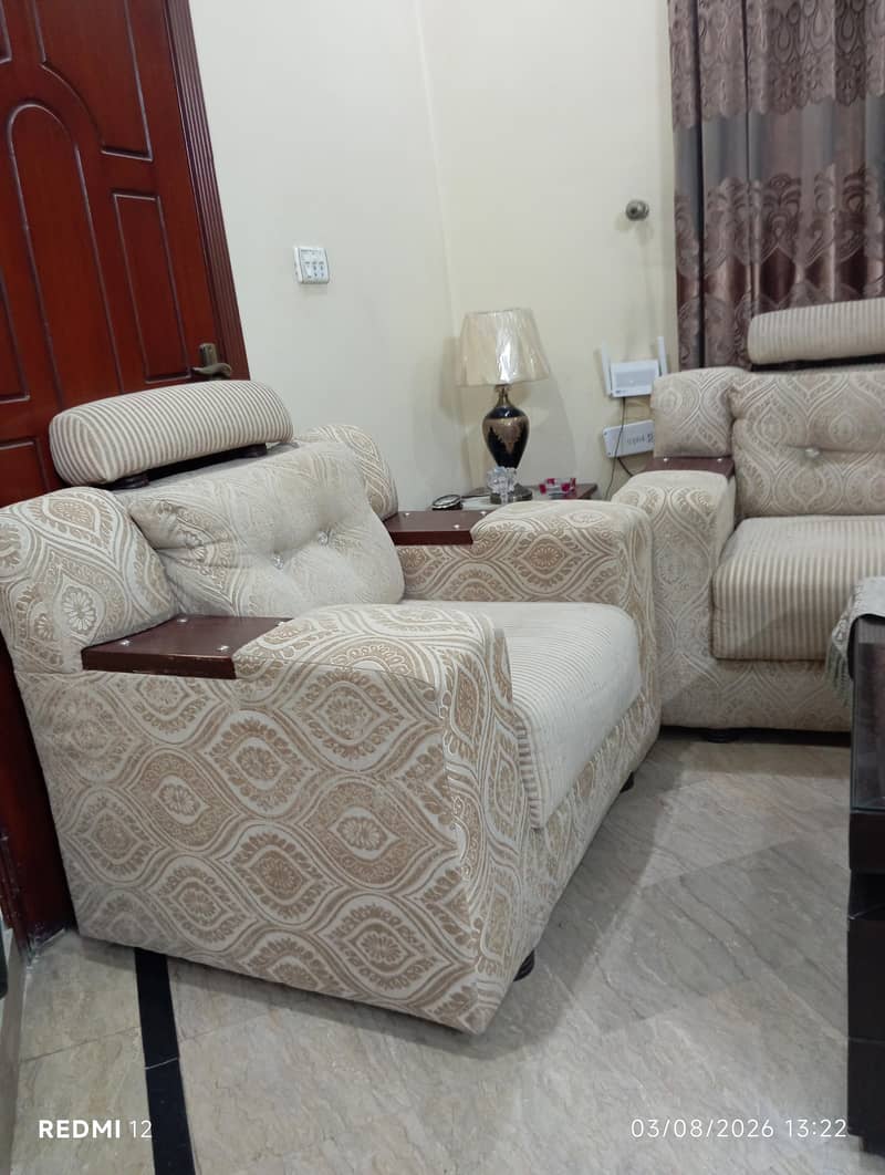 6 seater sofa. 3