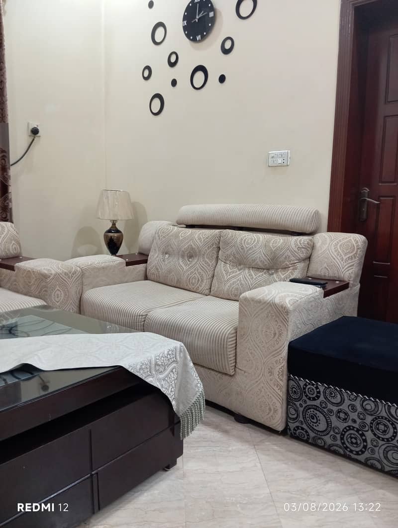 6 seater sofa. 4