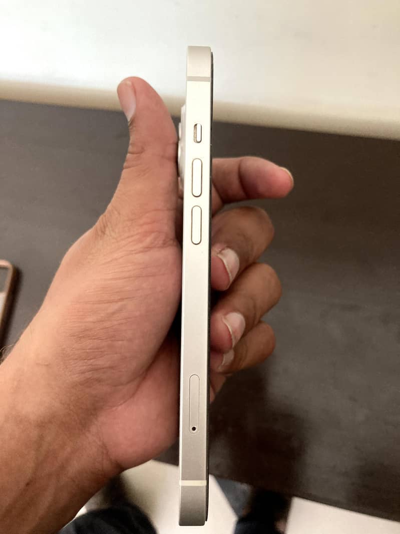 Apple iPhone 13 4