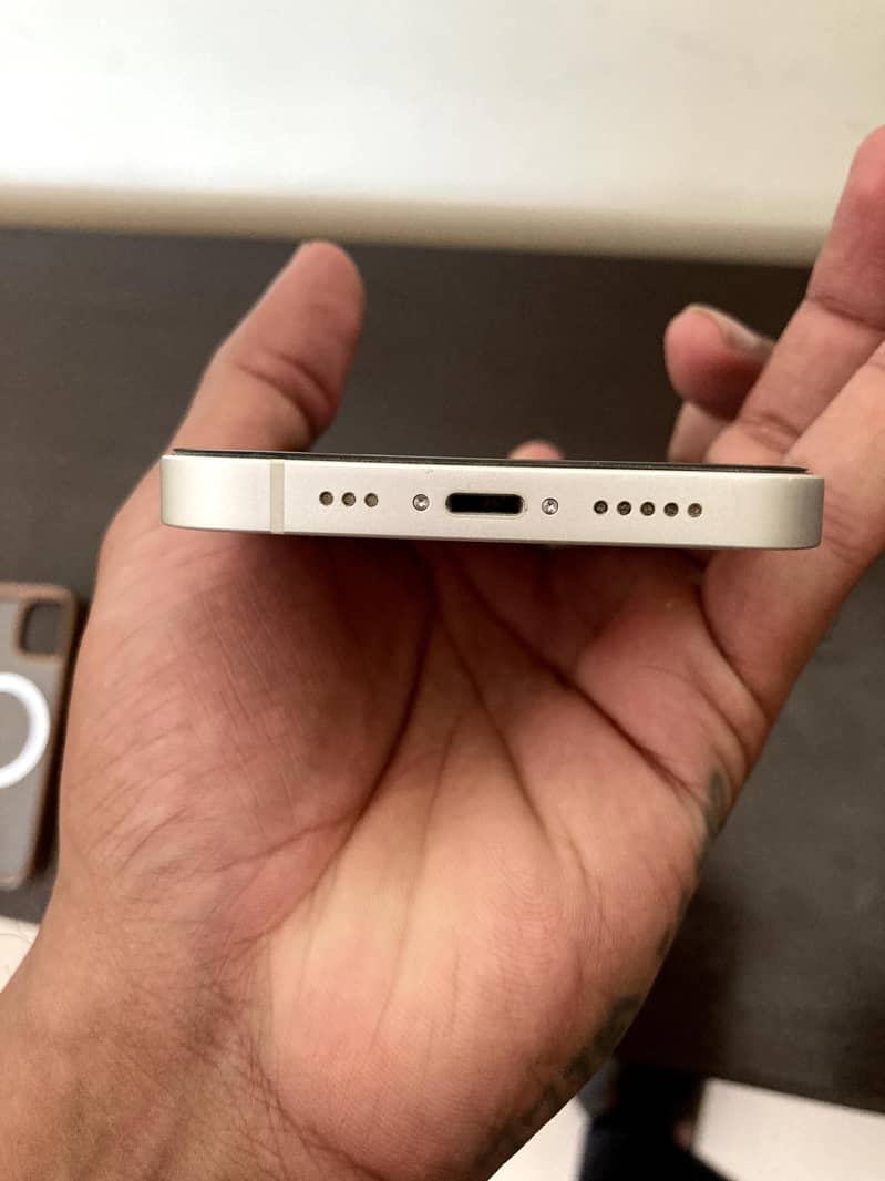 Apple iPhone 13 5