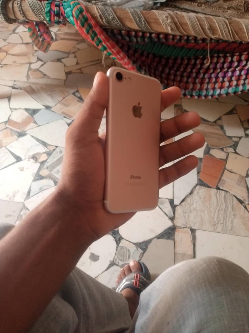 Apple iPhone 7 0