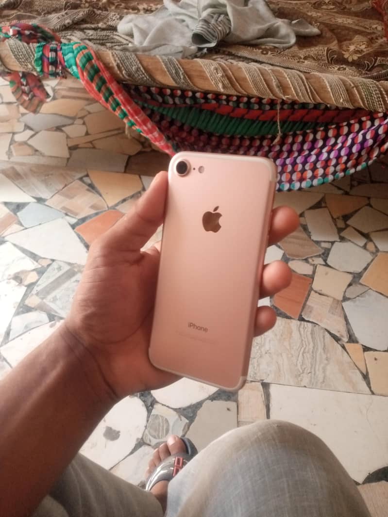 Apple iPhone 7 1