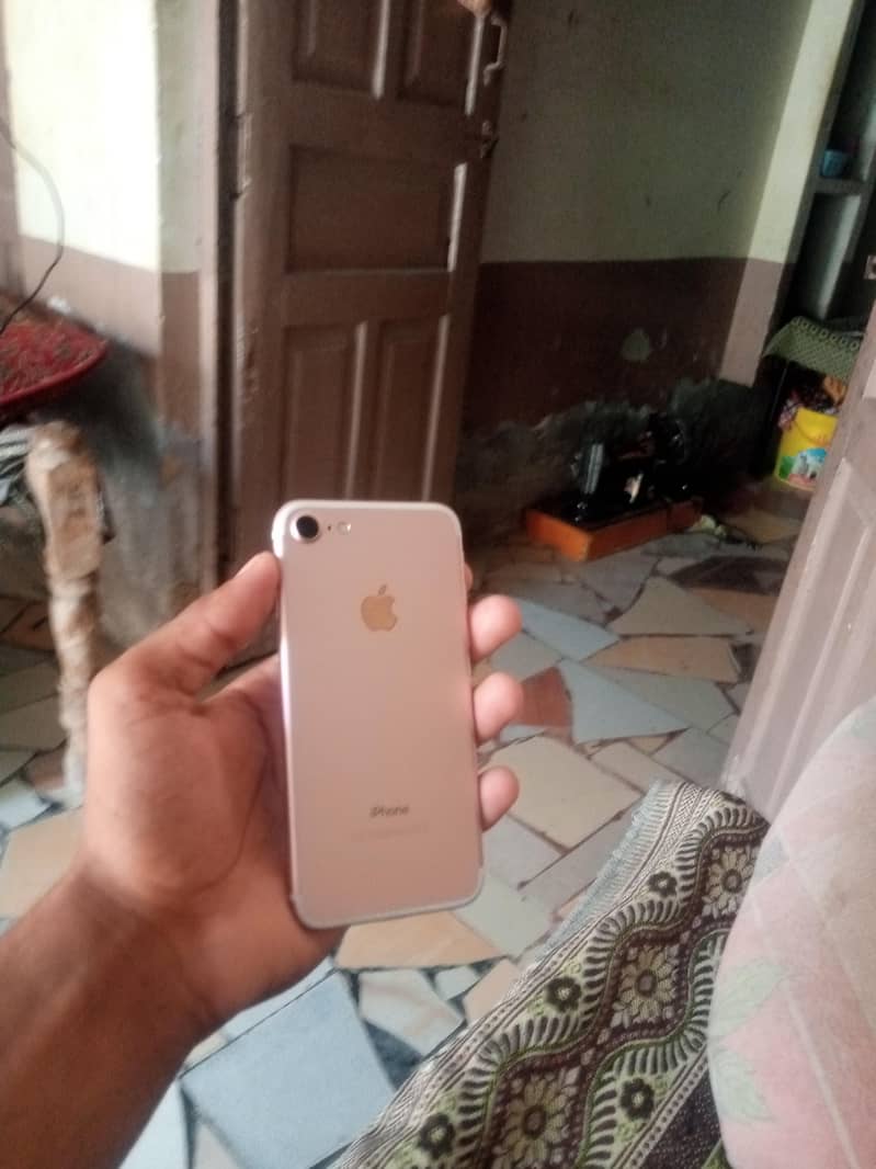 Apple iPhone 7 2