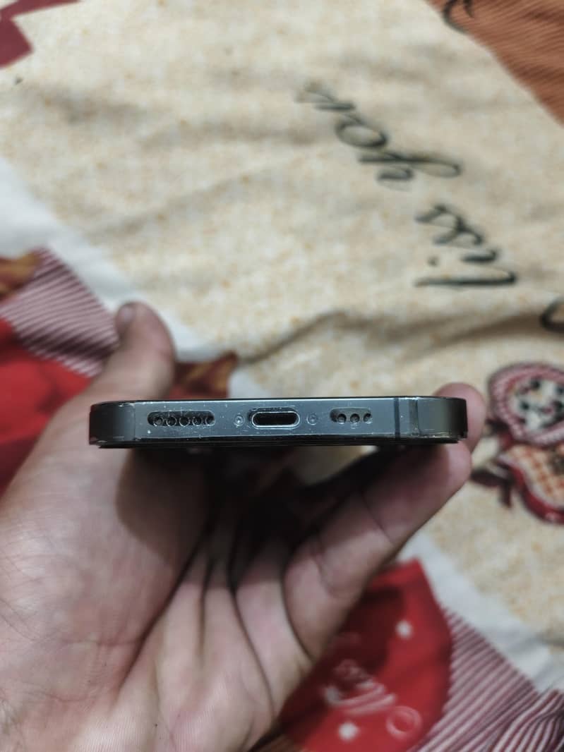 Apple iPhone 13 Pro 2