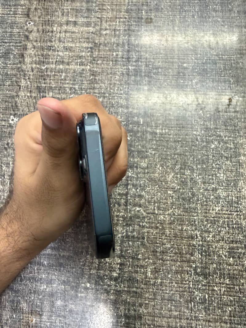 Apple iPhone 14 3