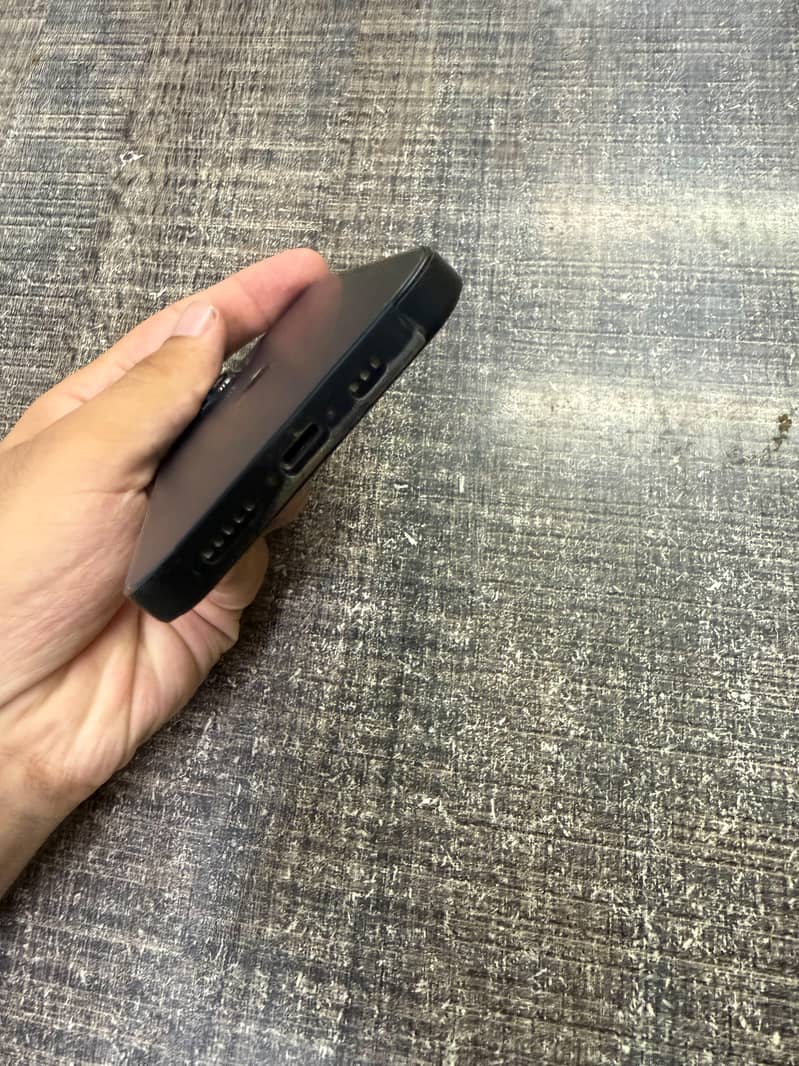 Apple iPhone 14 4