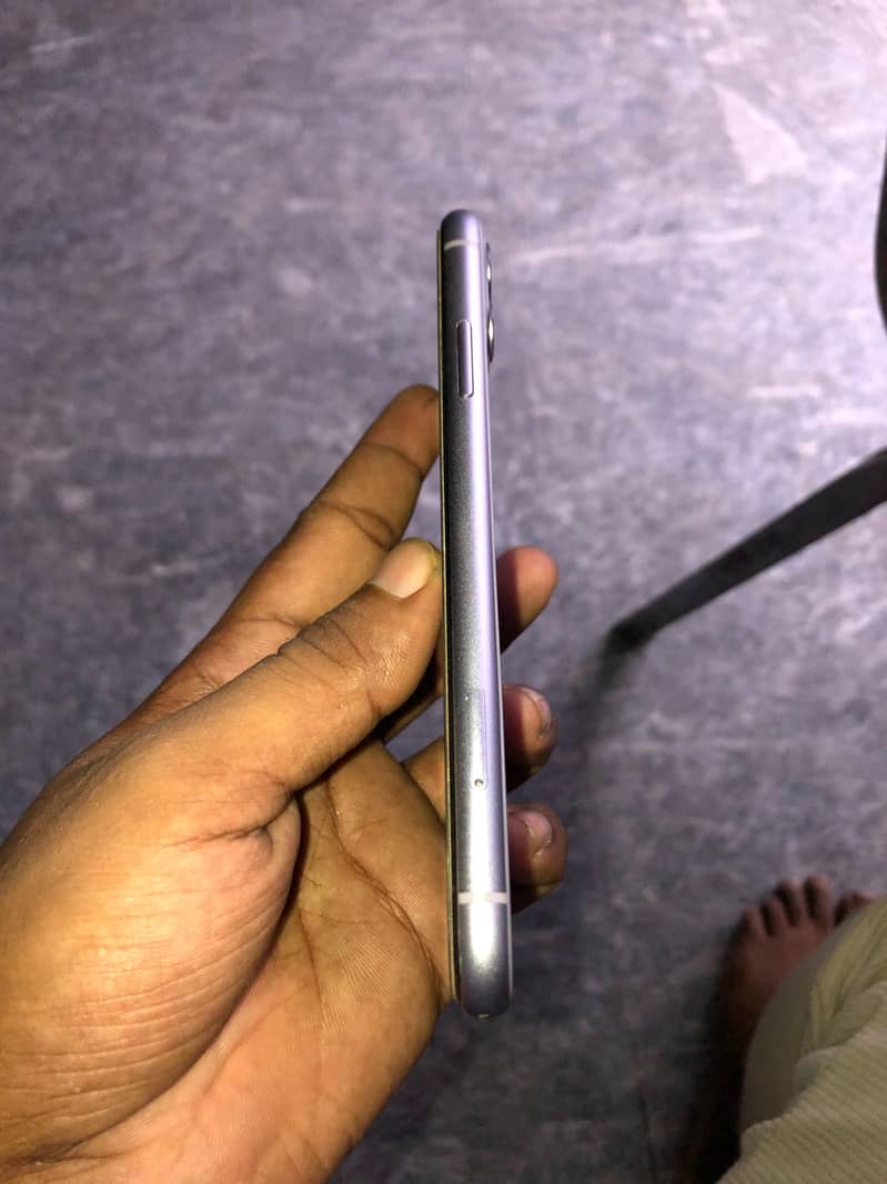 Apple iPhone 11 4