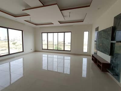 1000sq yd Luxury Villa with Designer Kitchen, Washroom and Elevation. Ready to Move