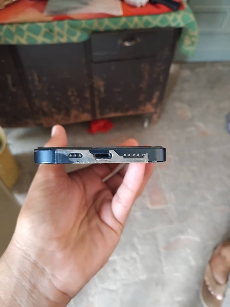 Apple iPhone 13 2