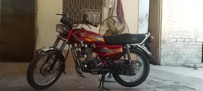 Honda 125 madal 2015  mardan number no fault New Just and drive