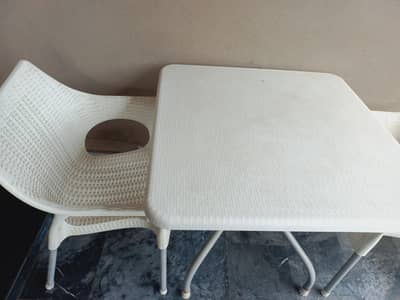 4 Chairs with 1 Table