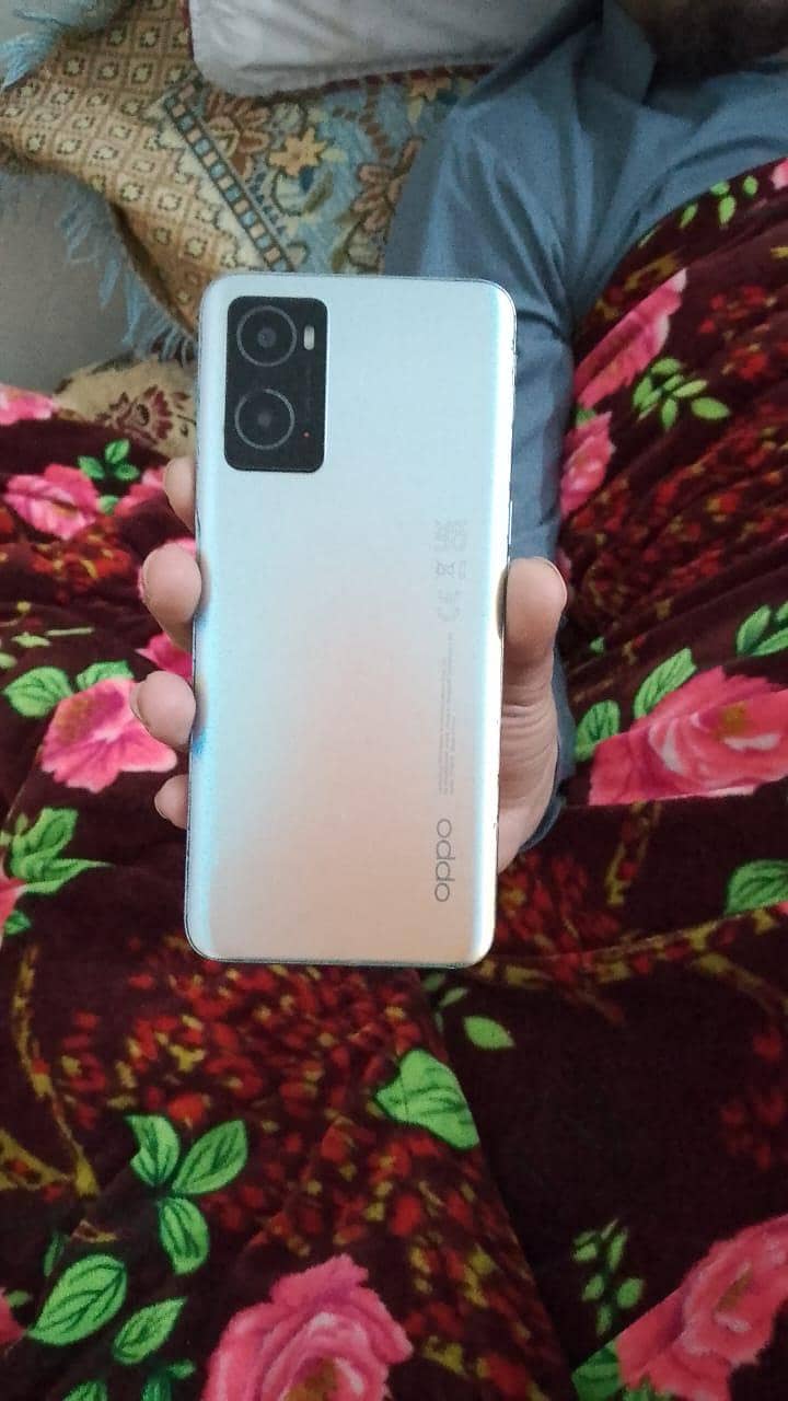 OPPO A76 1