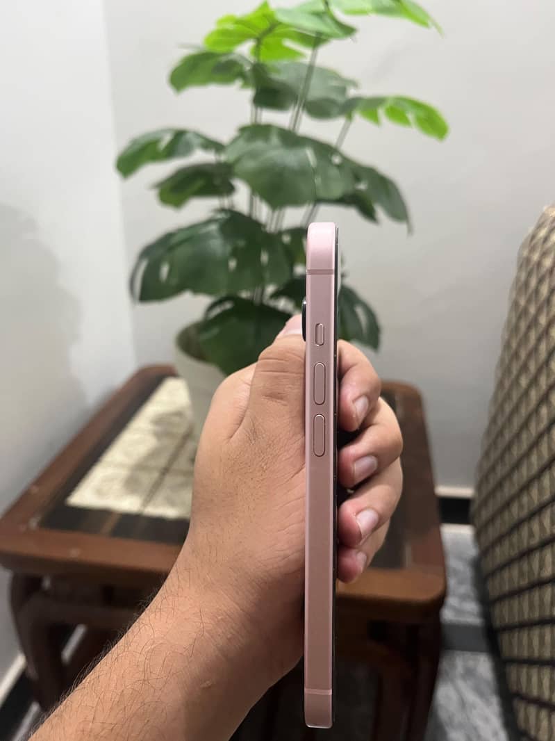 Apple iPhone 15 5
