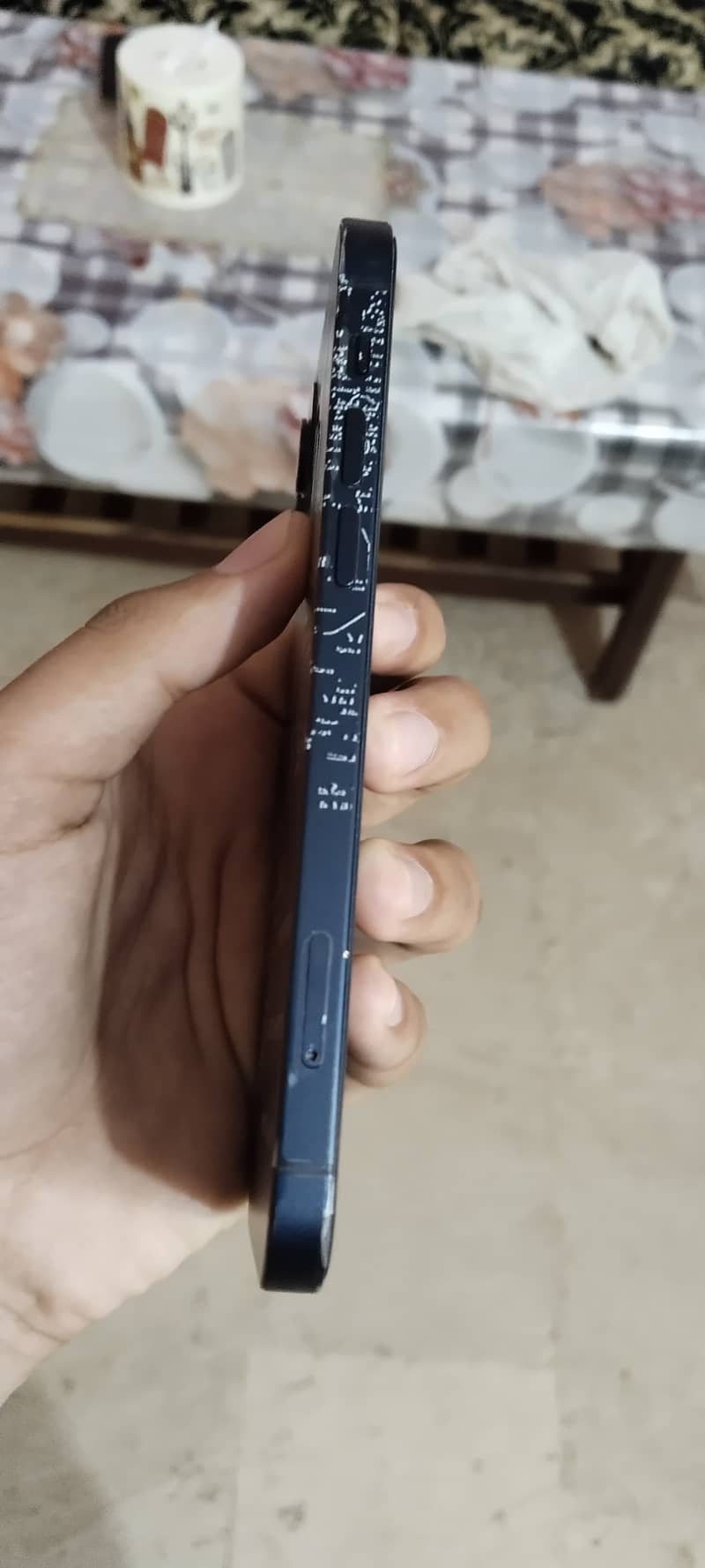 Apple iPhone 12 4